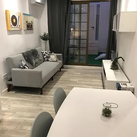 Cozy In The Town Apartment